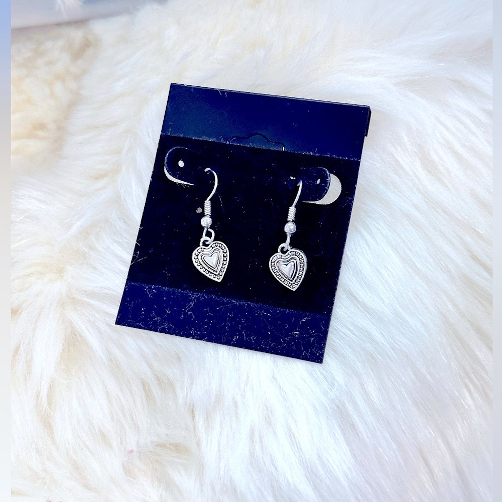 🆕Beautiful Antique Silver Textured Heart Charm Dangle Fishhook Earrings: L♥️VE